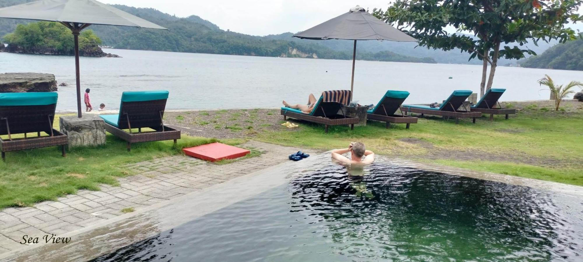 Cocotinos Lembeh A Boutique Dive Lodge Bitung Esterno foto